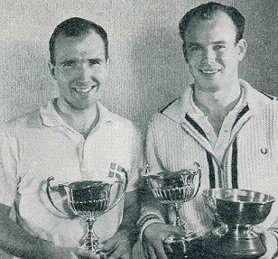 Poul-Erik Nielsen og Erland Kops med pokalerne efter sejren i Northern Championships Mens Doubles i dec. 1962.