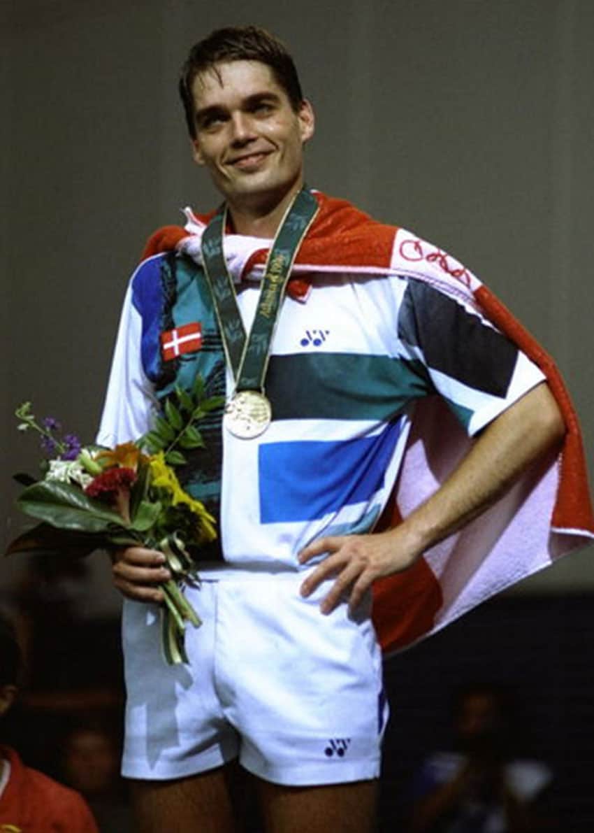 Poul-Erik Høyer med OL-guldmedaljen 1996.