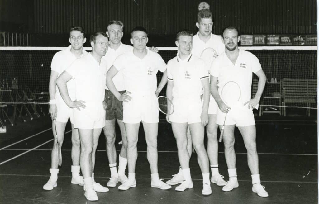 Det danske badmintonlandshold med bl.a. Erland Kops, Per Walsøe, Tom Bacher, Henning Borch, Svend Pri og Jørgen Mortensen bagerst. 