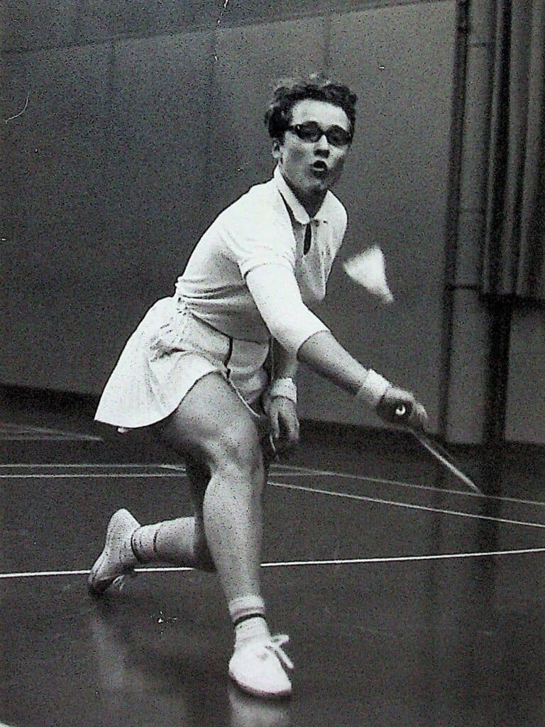 Lisbeth von Barnekow vinder det danske mesterskab i damesingle 1966 i Gentofte Badminton Hal.