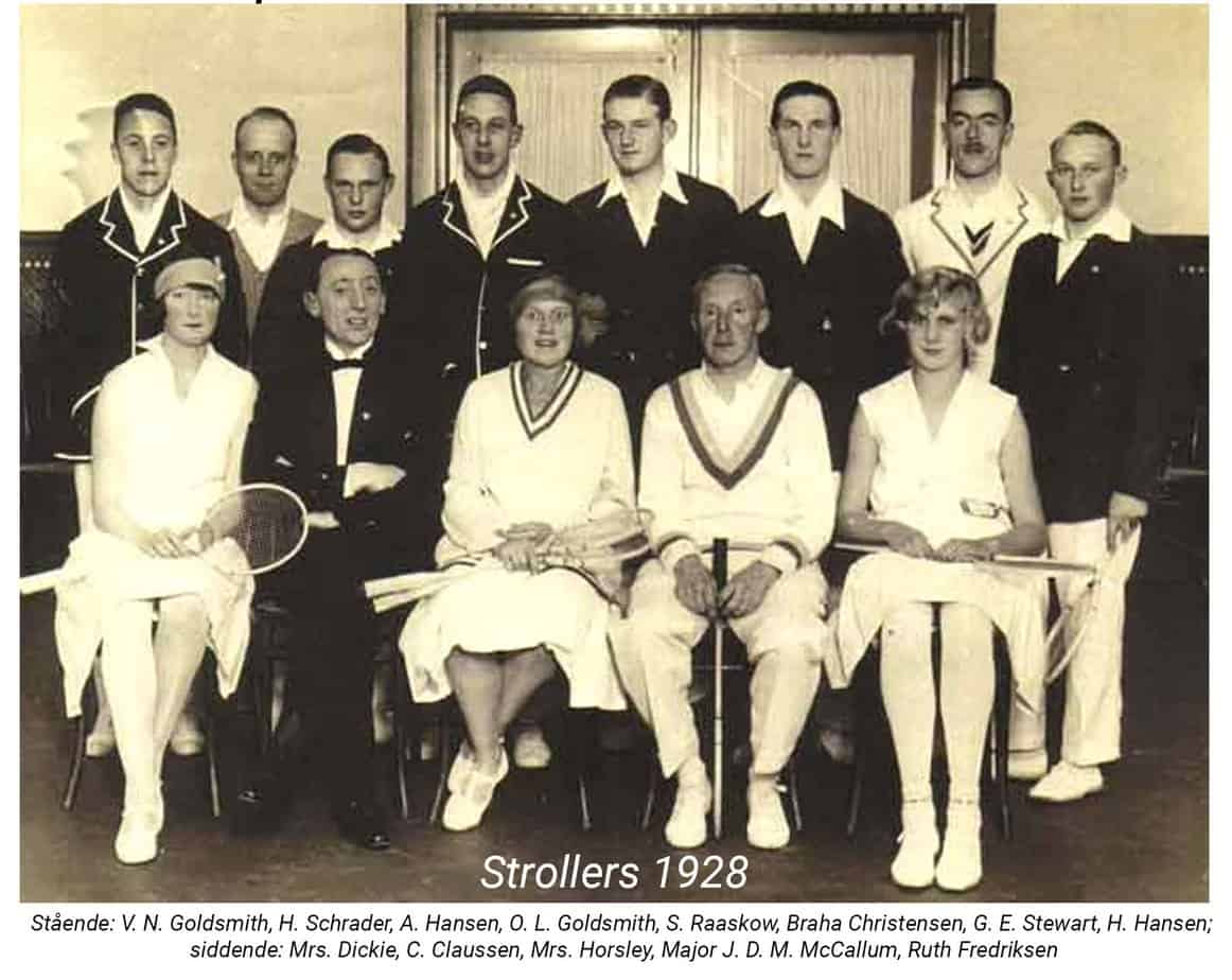 Den irske major J. D. M. Mc Callum, siddende nr. 2 fra højre, var en af badmintons virkelige pionerer. Her sammen med sit hold af engelske og irske topspillere sammen med danske badminton-pionerer, bl.a. brødrene Axel og Hans Hansen og Ruth Fredriksen.