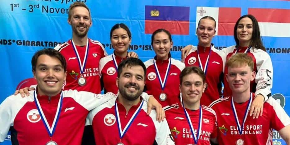 Det grønlandske landshold med deres sølvmedaljer ved Small States 2024 på Cypern.
Foto © : Badminton Kalaallit Nunaat