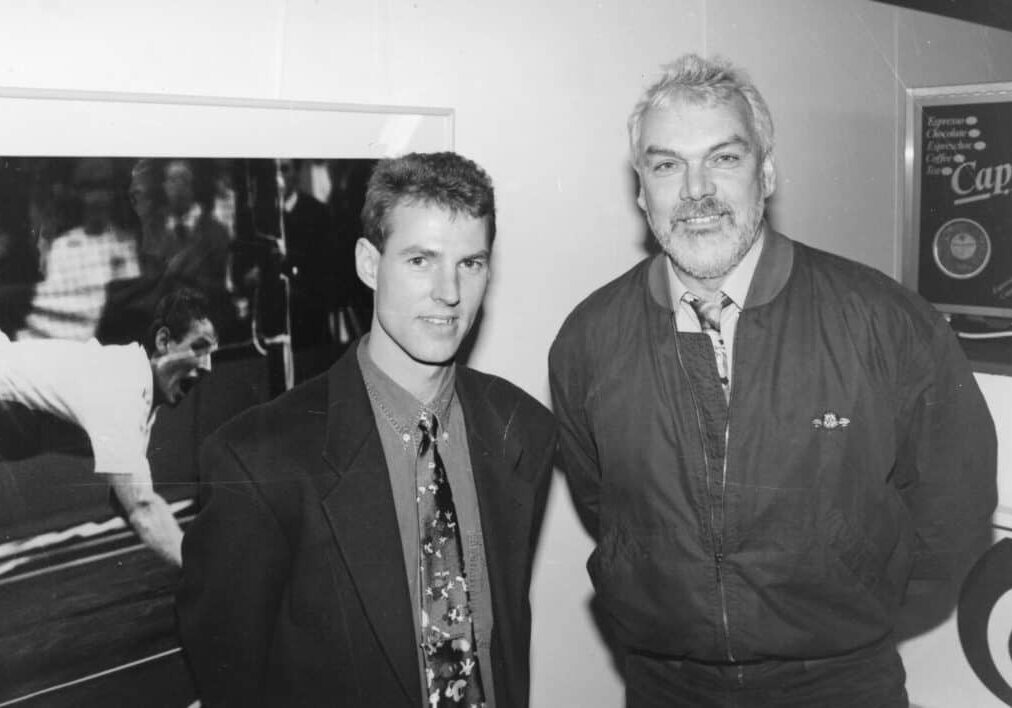 Morten Frost og Preben B. Søborg Morten Frost og fotograf Preben B. Søborg med billedet af den afgørende bold ved All England finalen 1984 i baggrunden.