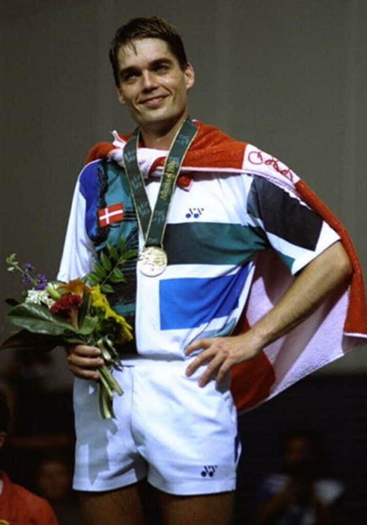 Poul-Erik Høyer med OL-guldmedaljen 1996.